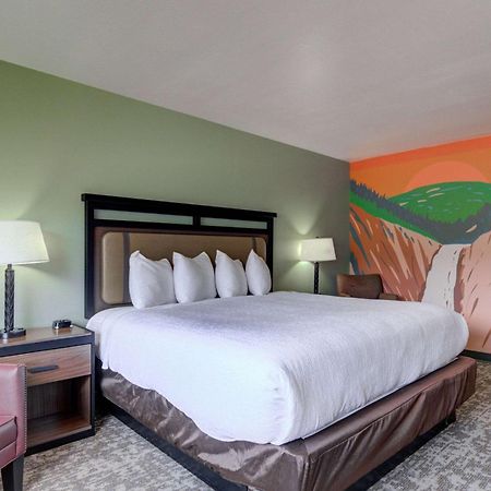 The Ridgeline Hotel At Yellowstone, Ascend Hotel Collection Gardiner Bagian luar foto