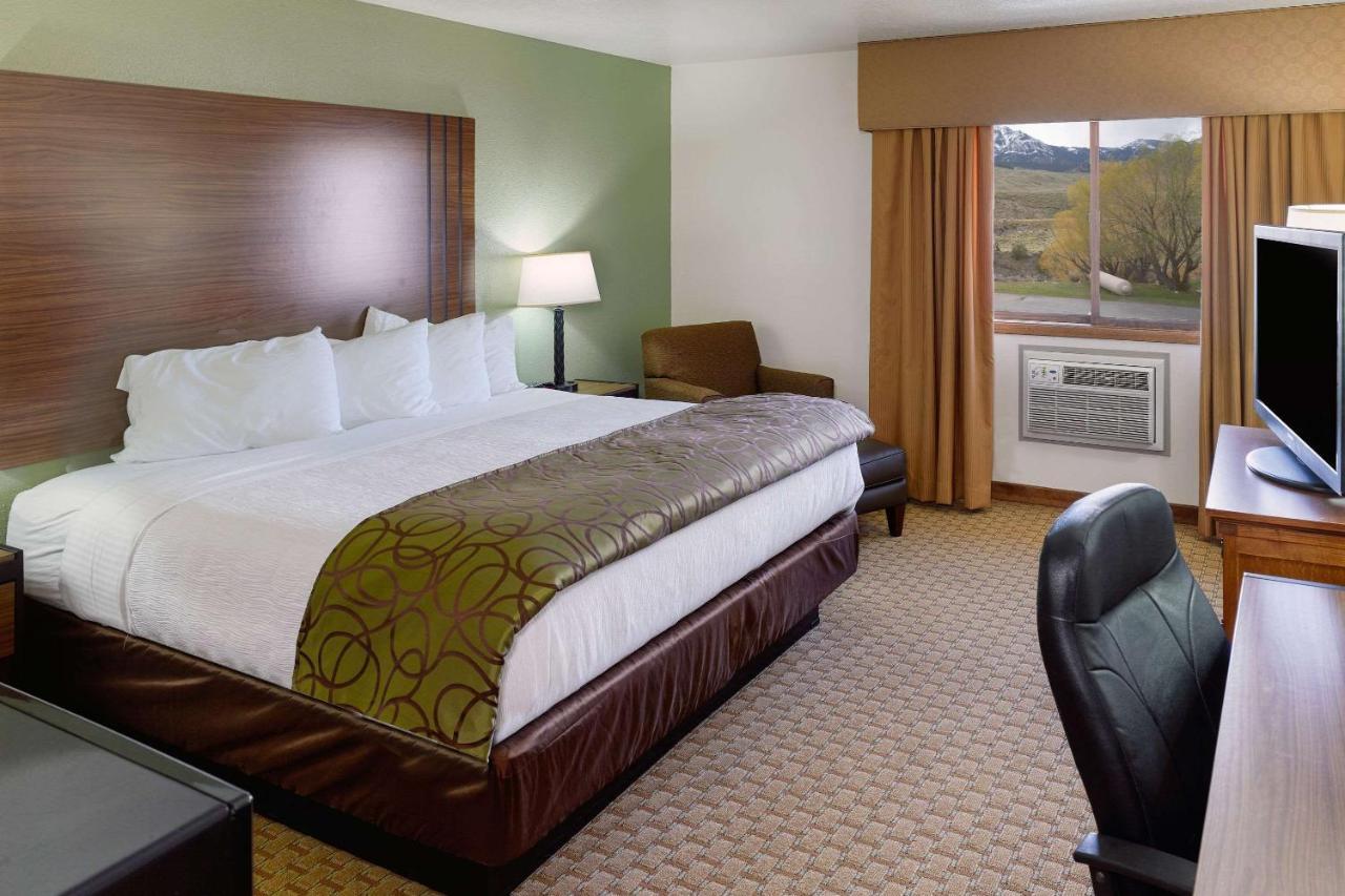 The Ridgeline Hotel At Yellowstone, Ascend Hotel Collection Gardiner Bagian luar foto