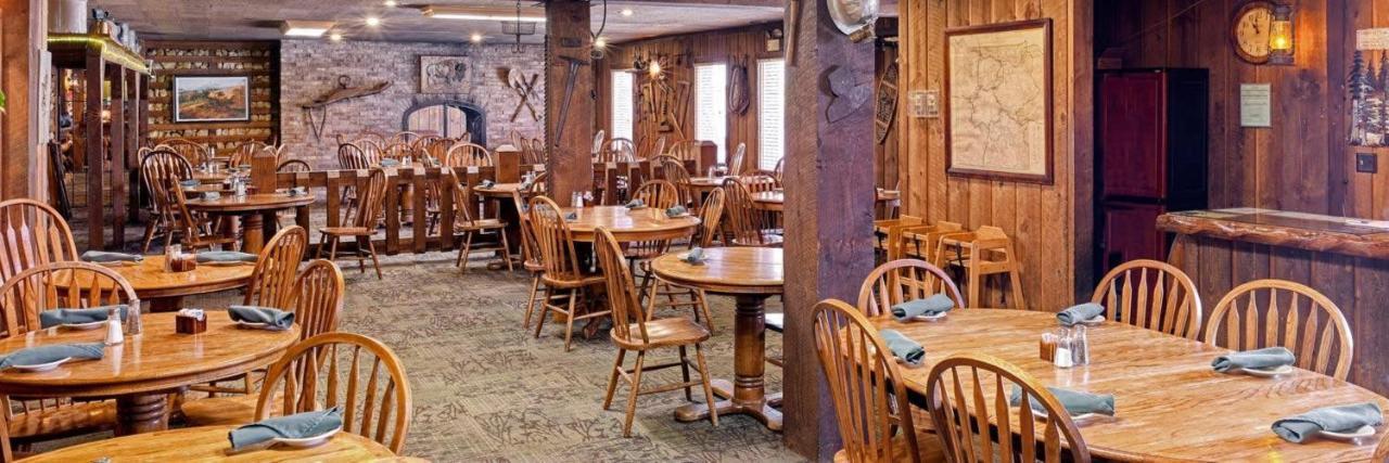 The Ridgeline Hotel At Yellowstone, Ascend Hotel Collection Gardiner Bagian luar foto