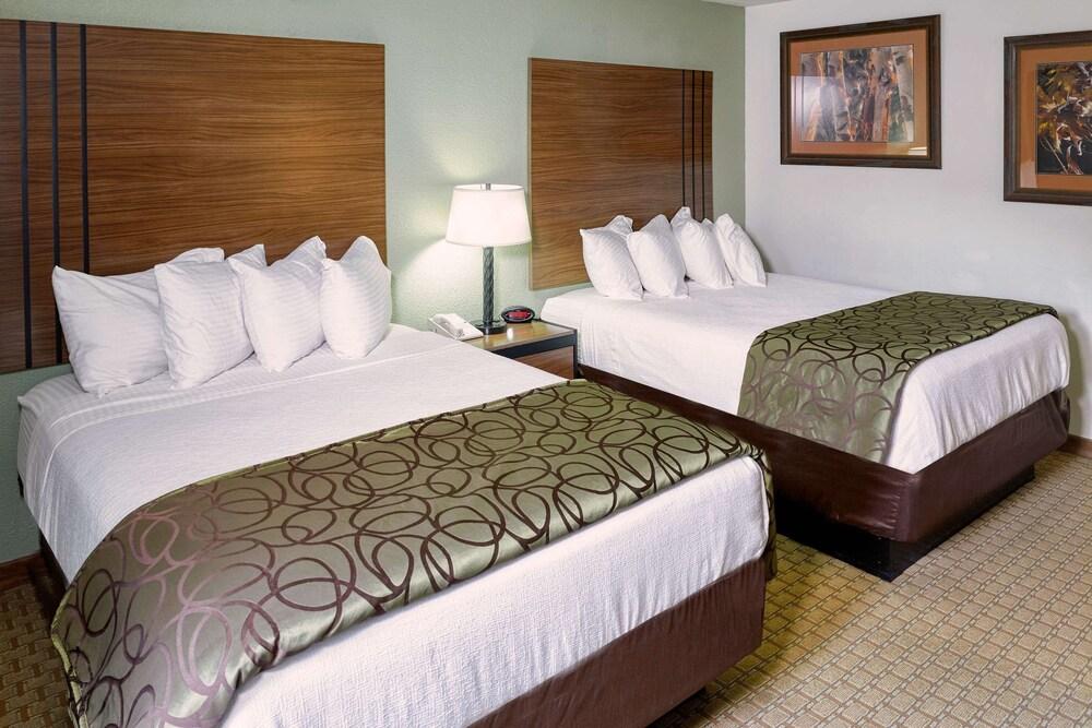 The Ridgeline Hotel At Yellowstone, Ascend Hotel Collection Gardiner Bagian luar foto