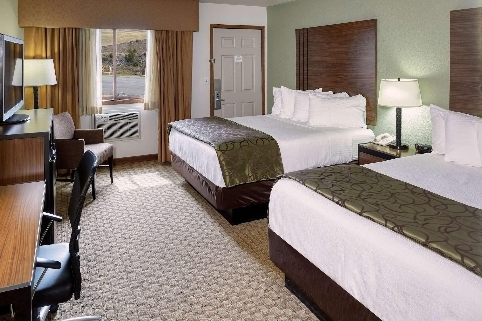 The Ridgeline Hotel At Yellowstone, Ascend Hotel Collection Gardiner Bagian luar foto