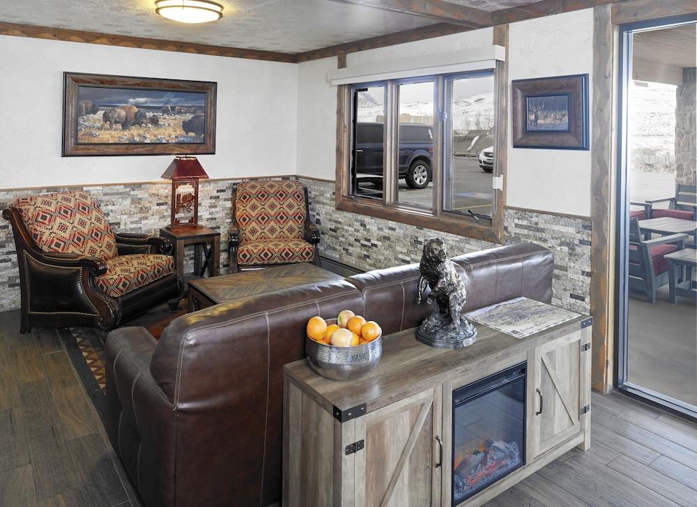 The Ridgeline Hotel At Yellowstone, Ascend Hotel Collection Gardiner Bagian luar foto