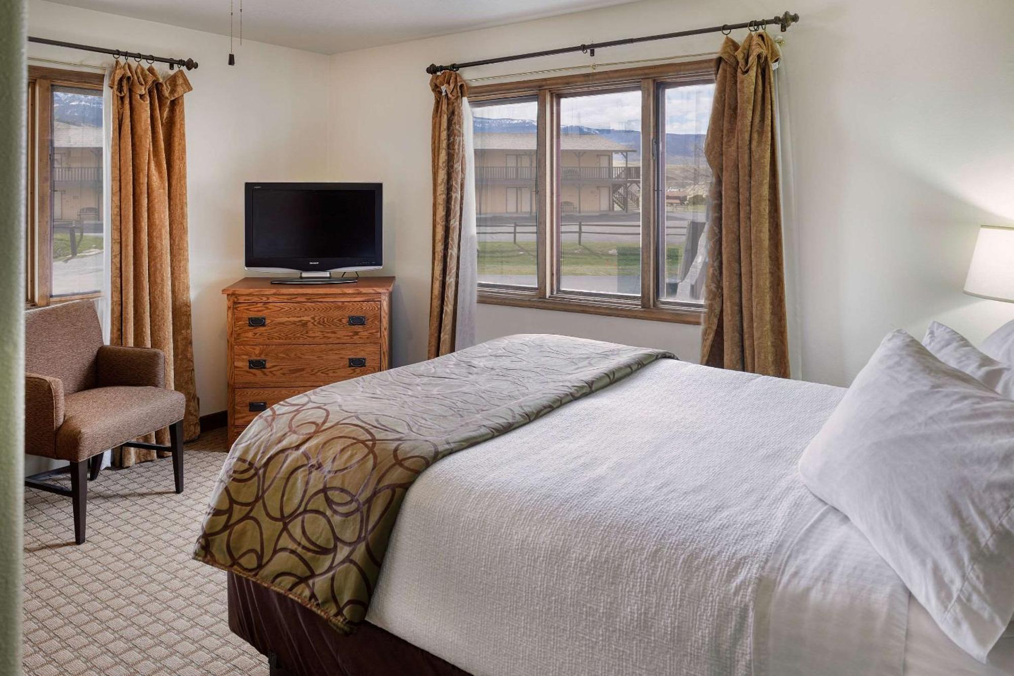 The Ridgeline Hotel At Yellowstone, Ascend Hotel Collection Gardiner Bagian luar foto