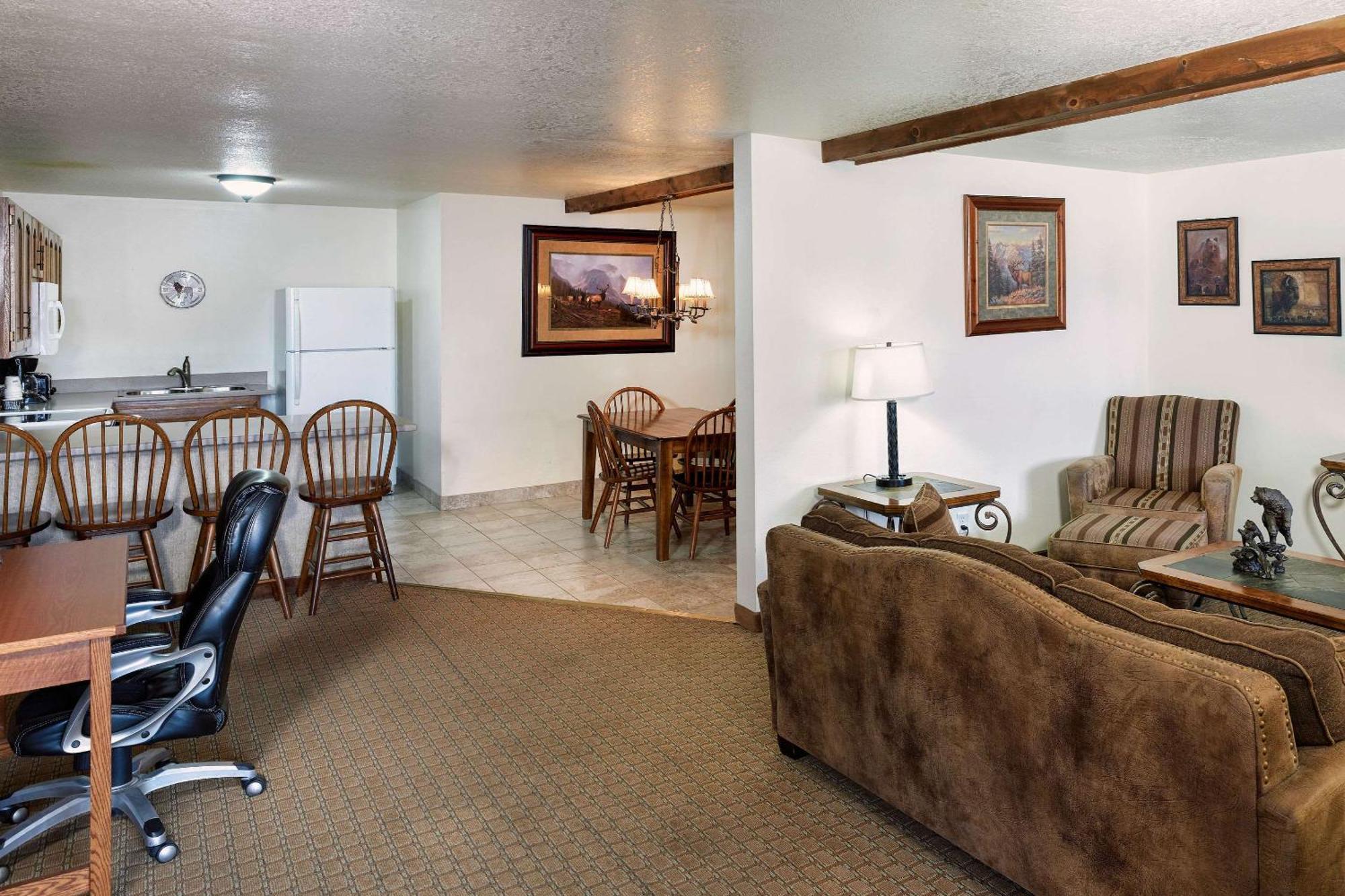 The Ridgeline Hotel At Yellowstone, Ascend Hotel Collection Gardiner Bagian luar foto