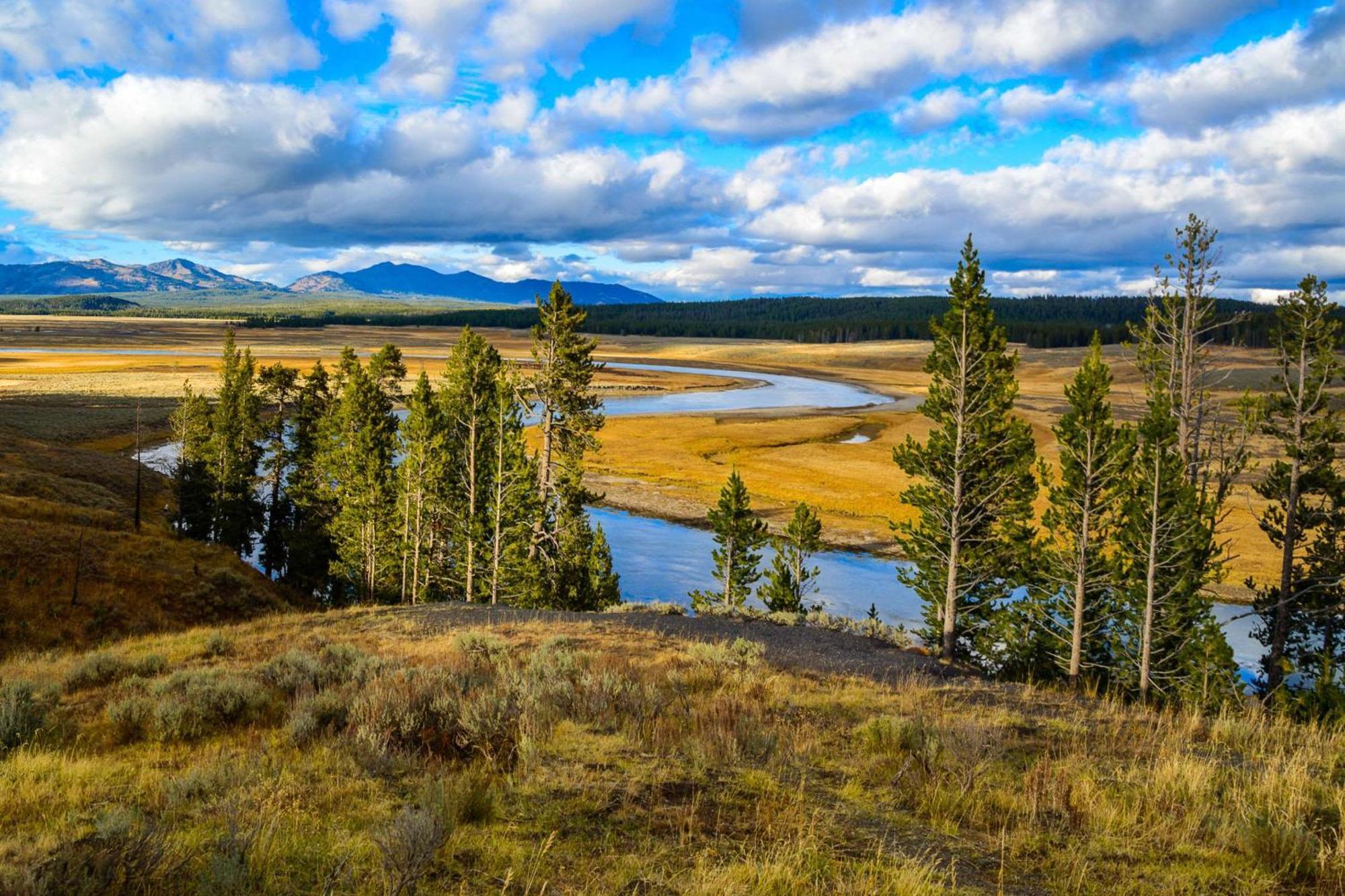 The Ridgeline Hotel At Yellowstone, Ascend Hotel Collection Gardiner Bagian luar foto
