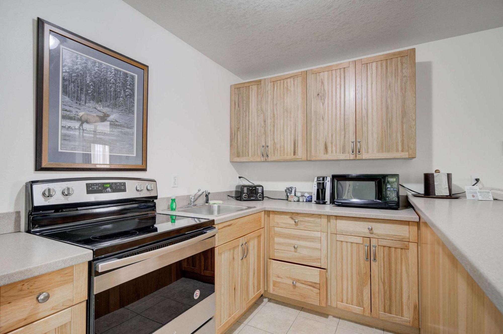 The Ridgeline Hotel At Yellowstone, Ascend Hotel Collection Gardiner Bagian luar foto