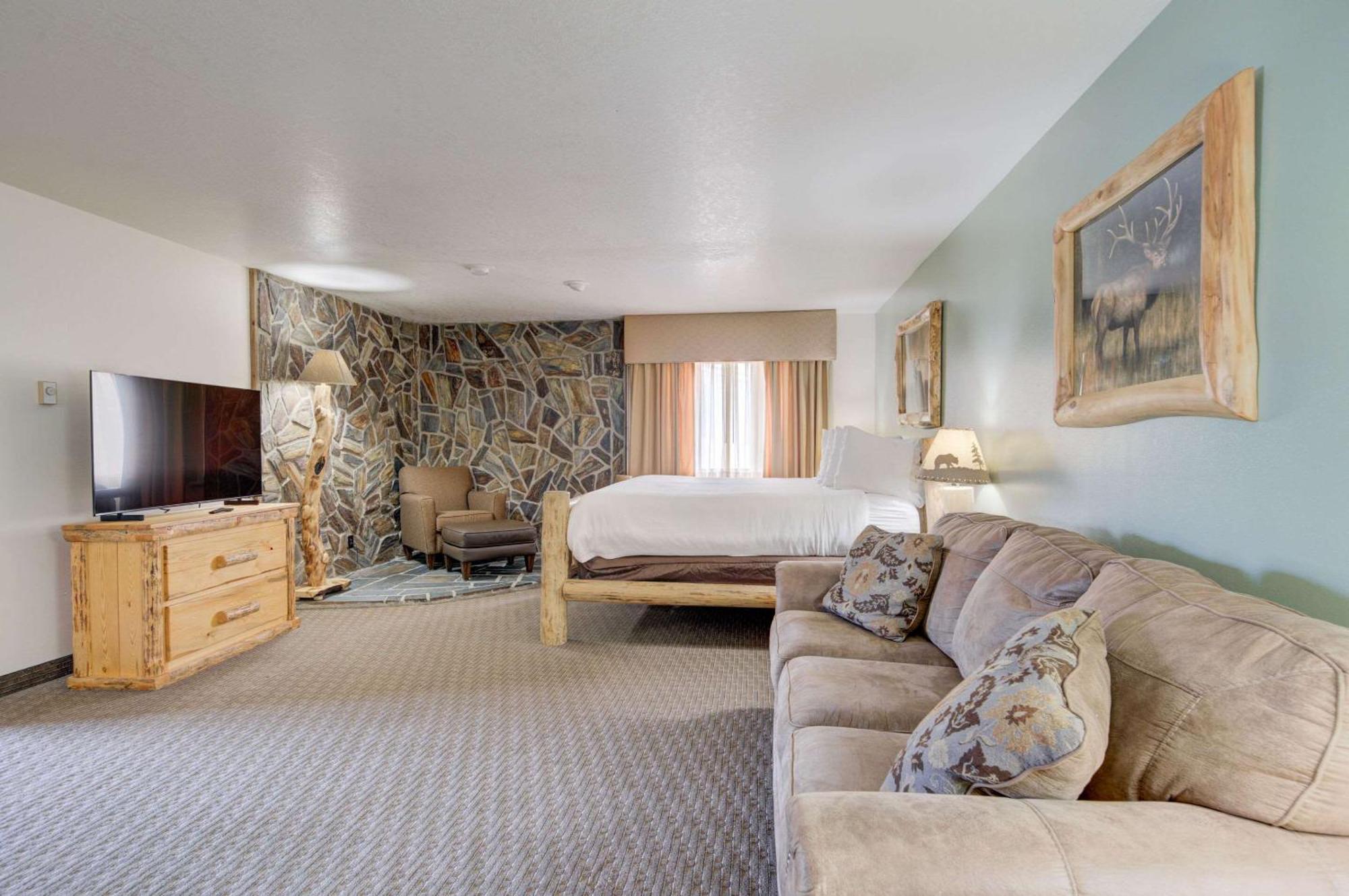 The Ridgeline Hotel At Yellowstone, Ascend Hotel Collection Gardiner Bagian luar foto