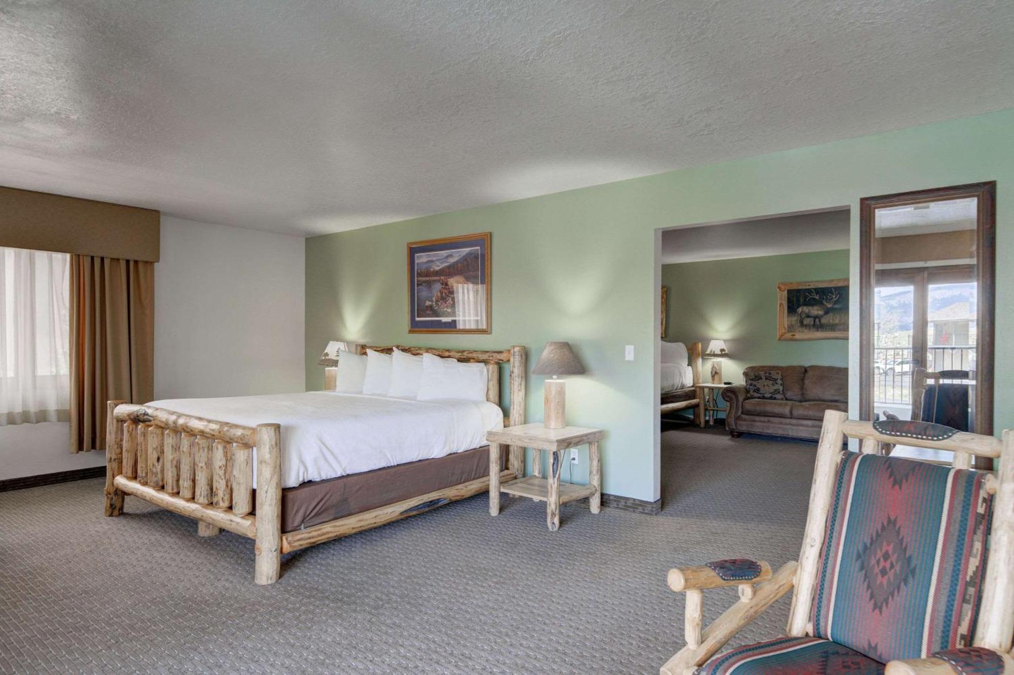 The Ridgeline Hotel At Yellowstone, Ascend Hotel Collection Gardiner Bagian luar foto