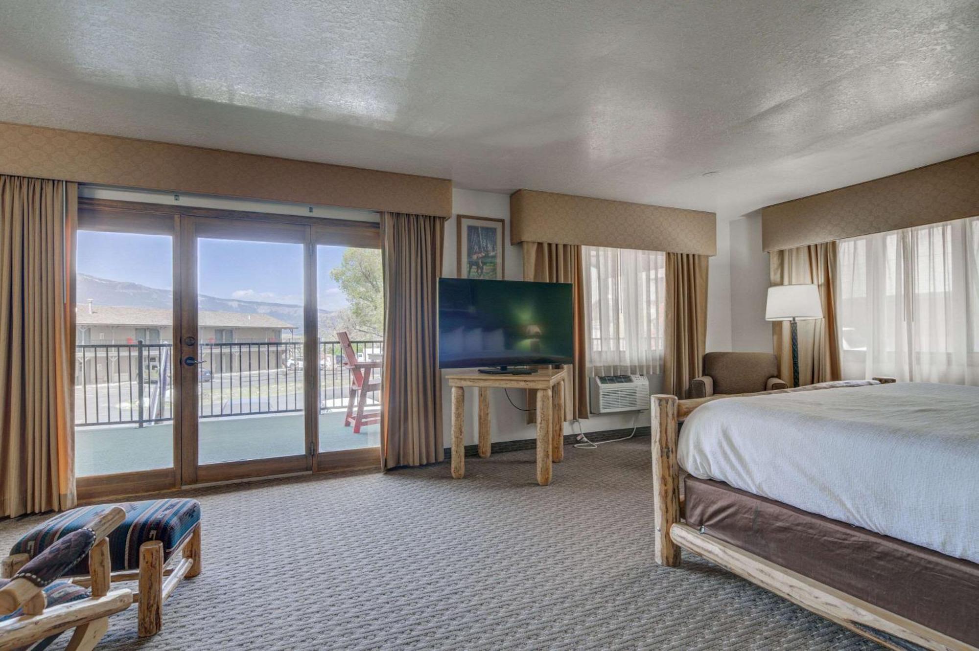 The Ridgeline Hotel At Yellowstone, Ascend Hotel Collection Gardiner Bagian luar foto