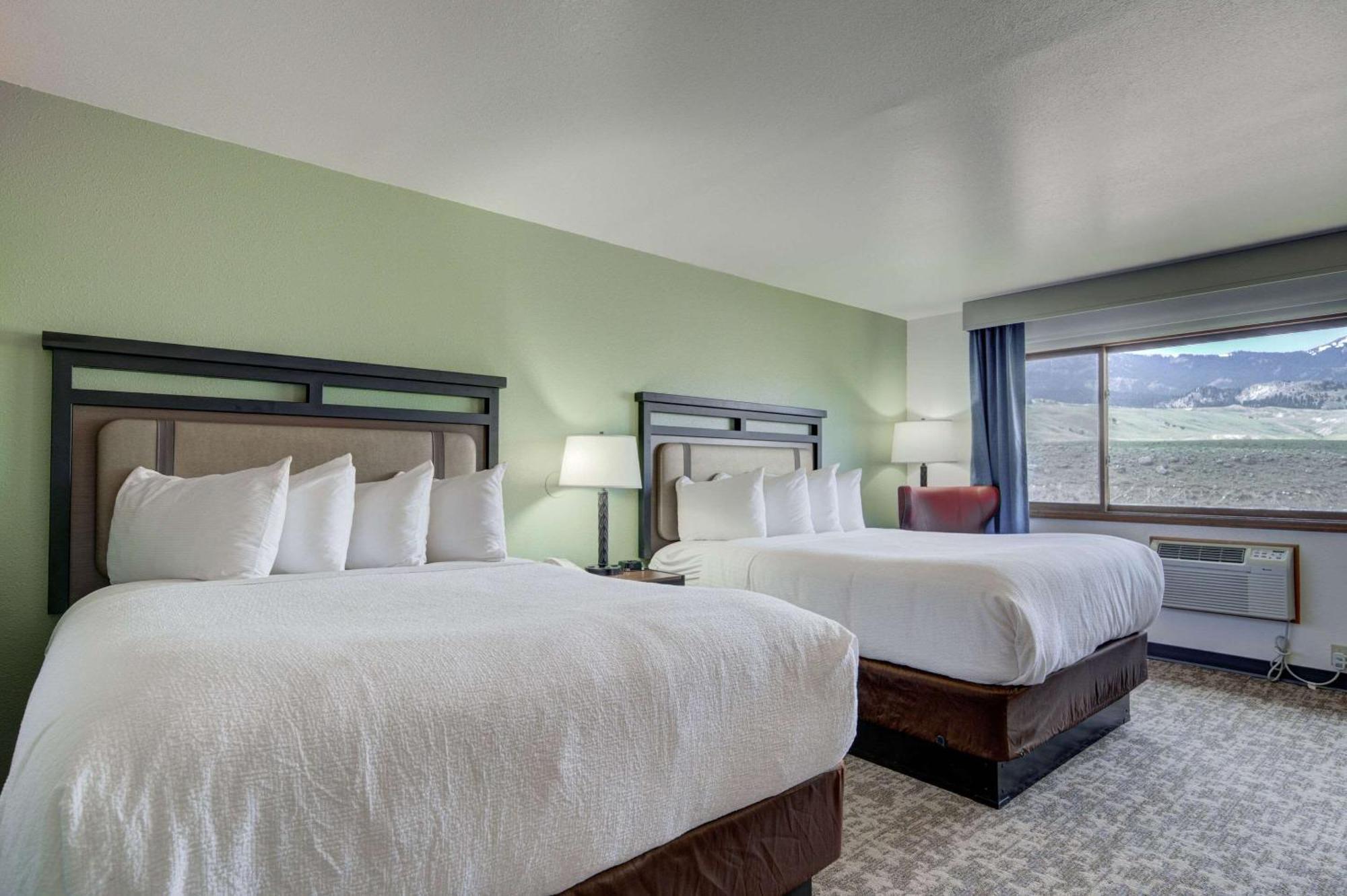 The Ridgeline Hotel At Yellowstone, Ascend Hotel Collection Gardiner Bagian luar foto