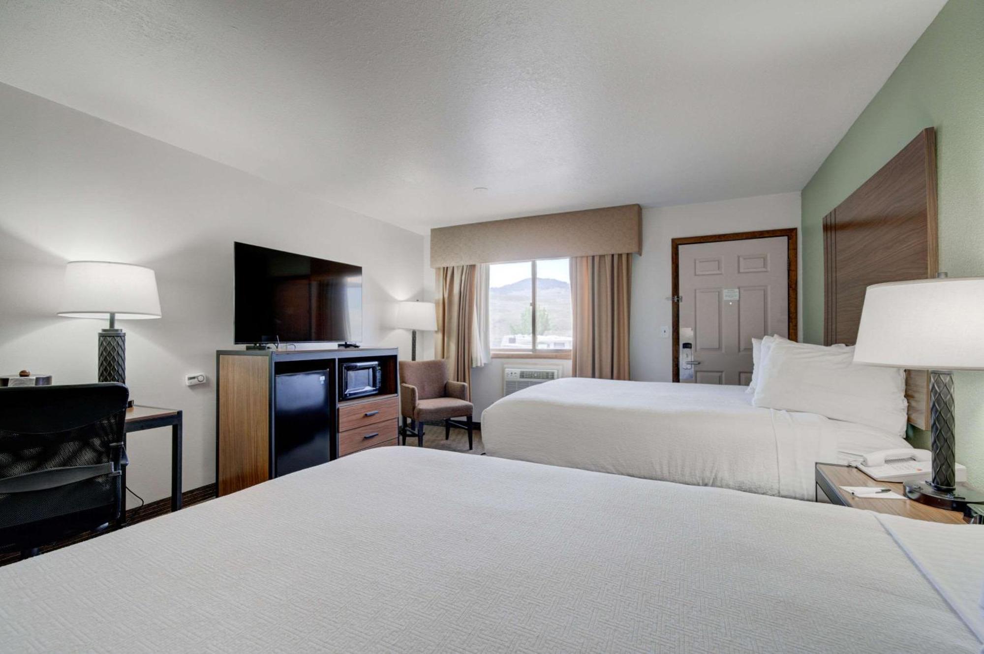 The Ridgeline Hotel At Yellowstone, Ascend Hotel Collection Gardiner Bagian luar foto