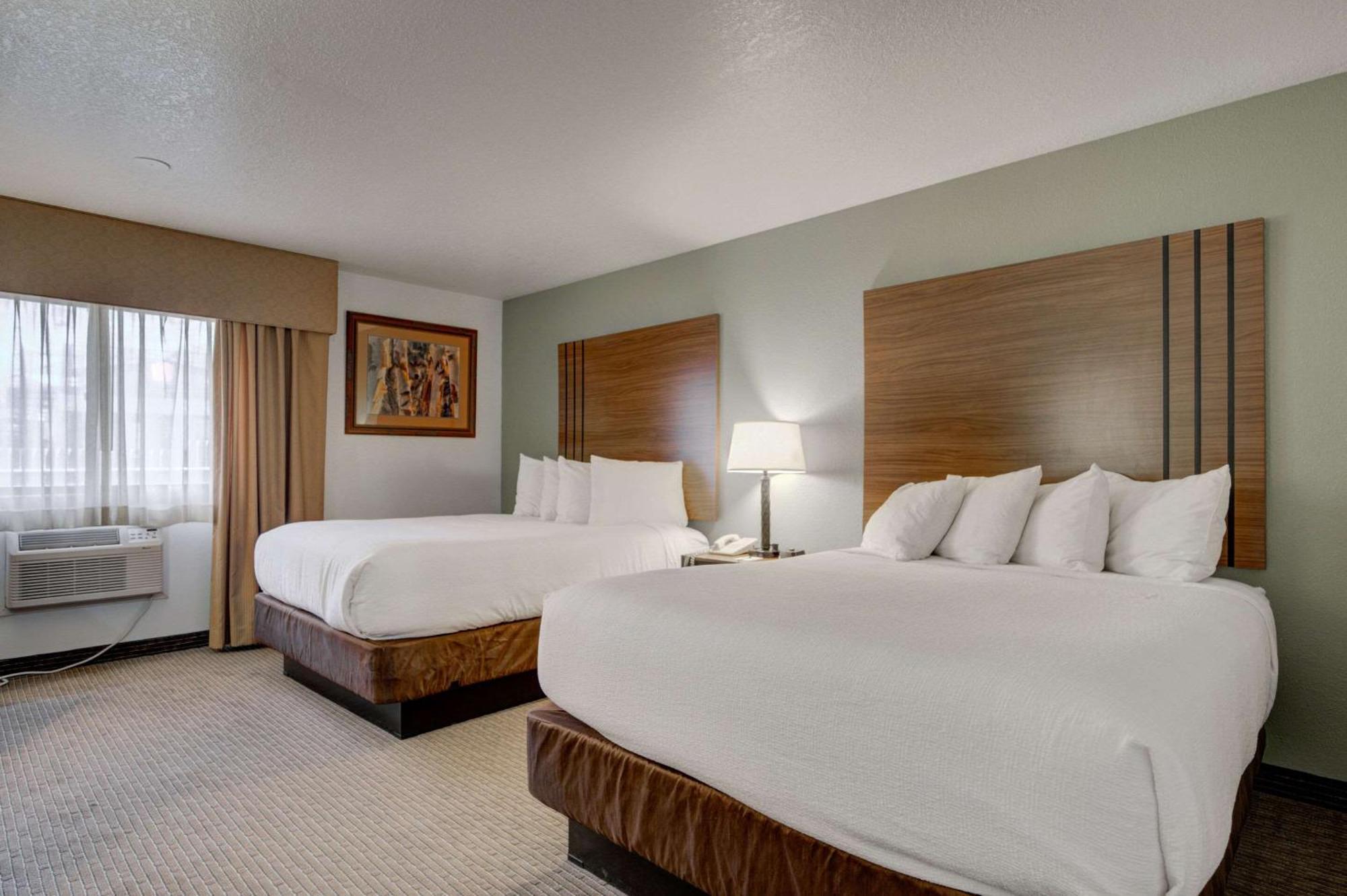 The Ridgeline Hotel At Yellowstone, Ascend Hotel Collection Gardiner Bagian luar foto