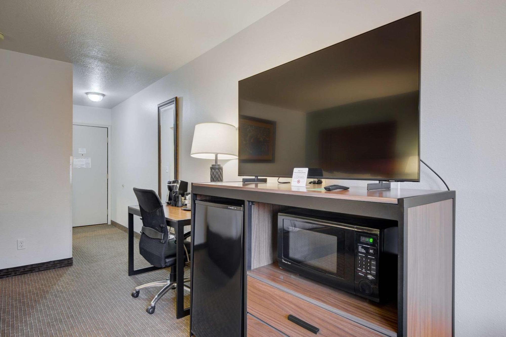 The Ridgeline Hotel At Yellowstone, Ascend Hotel Collection Gardiner Bagian luar foto
