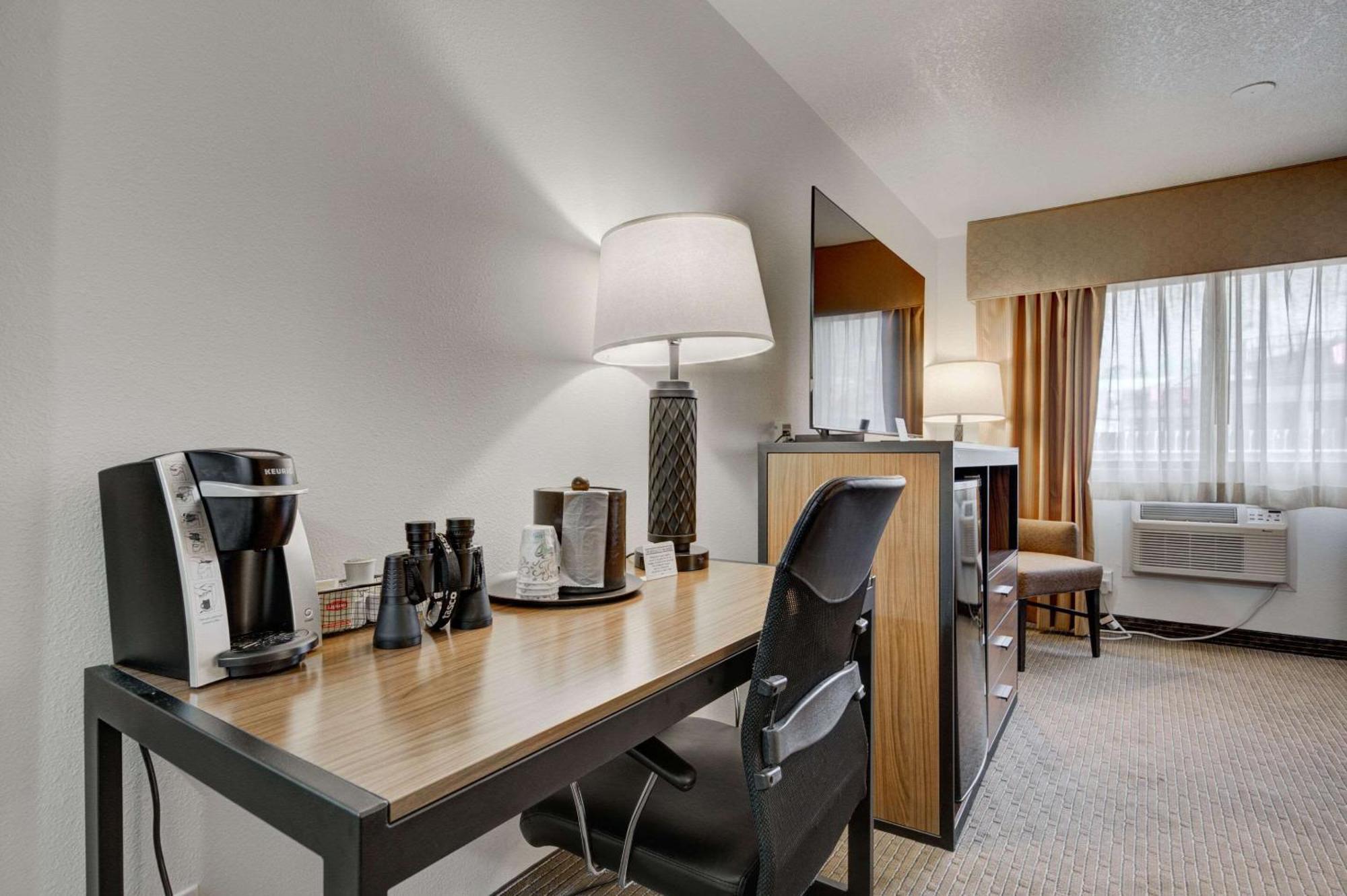 The Ridgeline Hotel At Yellowstone, Ascend Hotel Collection Gardiner Bagian luar foto