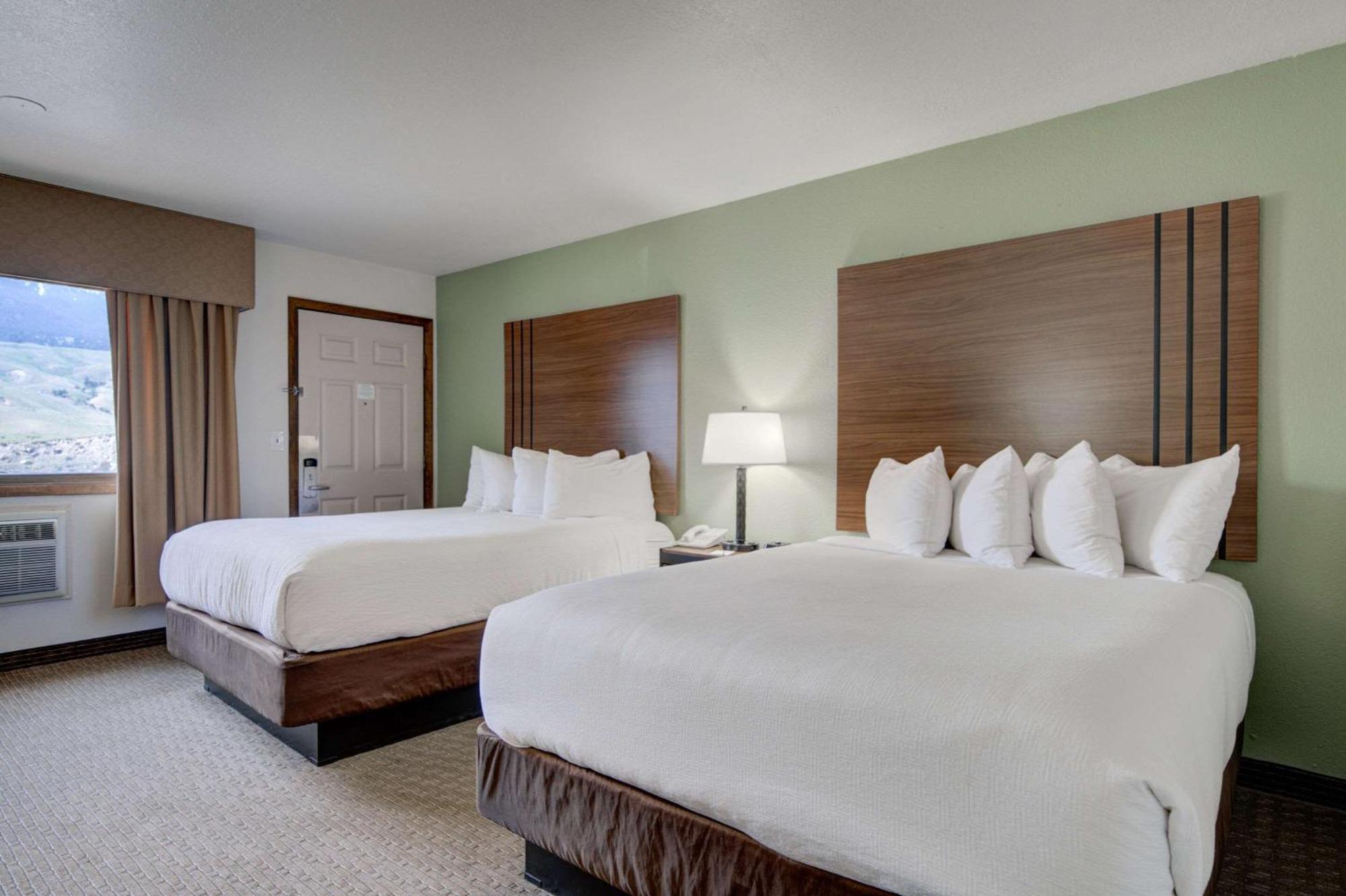 The Ridgeline Hotel At Yellowstone, Ascend Hotel Collection Gardiner Bagian luar foto