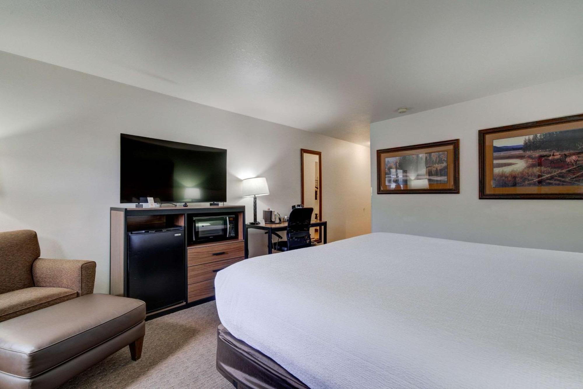 The Ridgeline Hotel At Yellowstone, Ascend Hotel Collection Gardiner Bagian luar foto