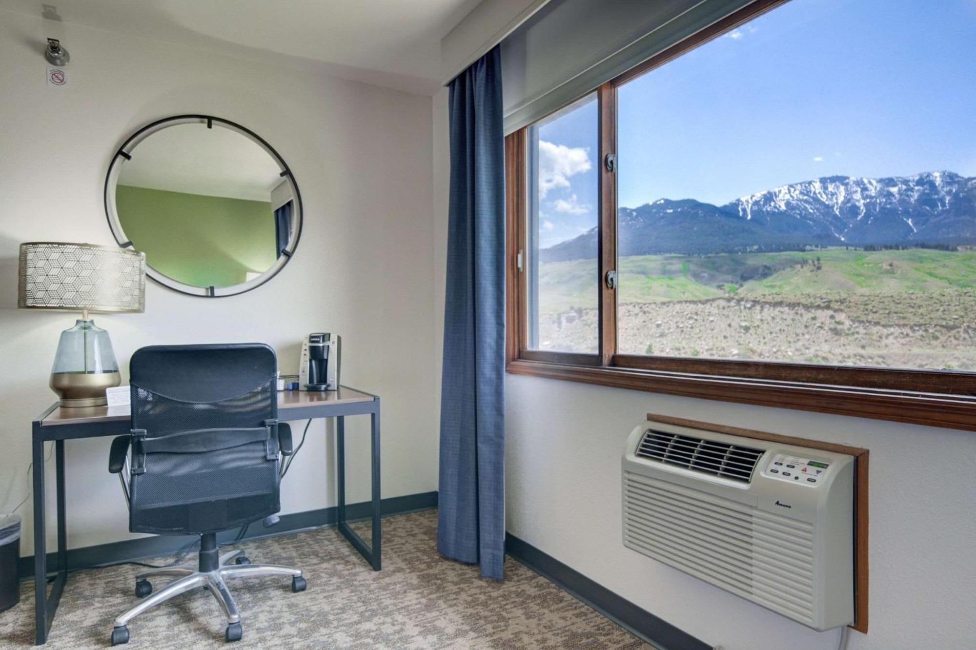 The Ridgeline Hotel At Yellowstone, Ascend Hotel Collection Gardiner Bagian luar foto