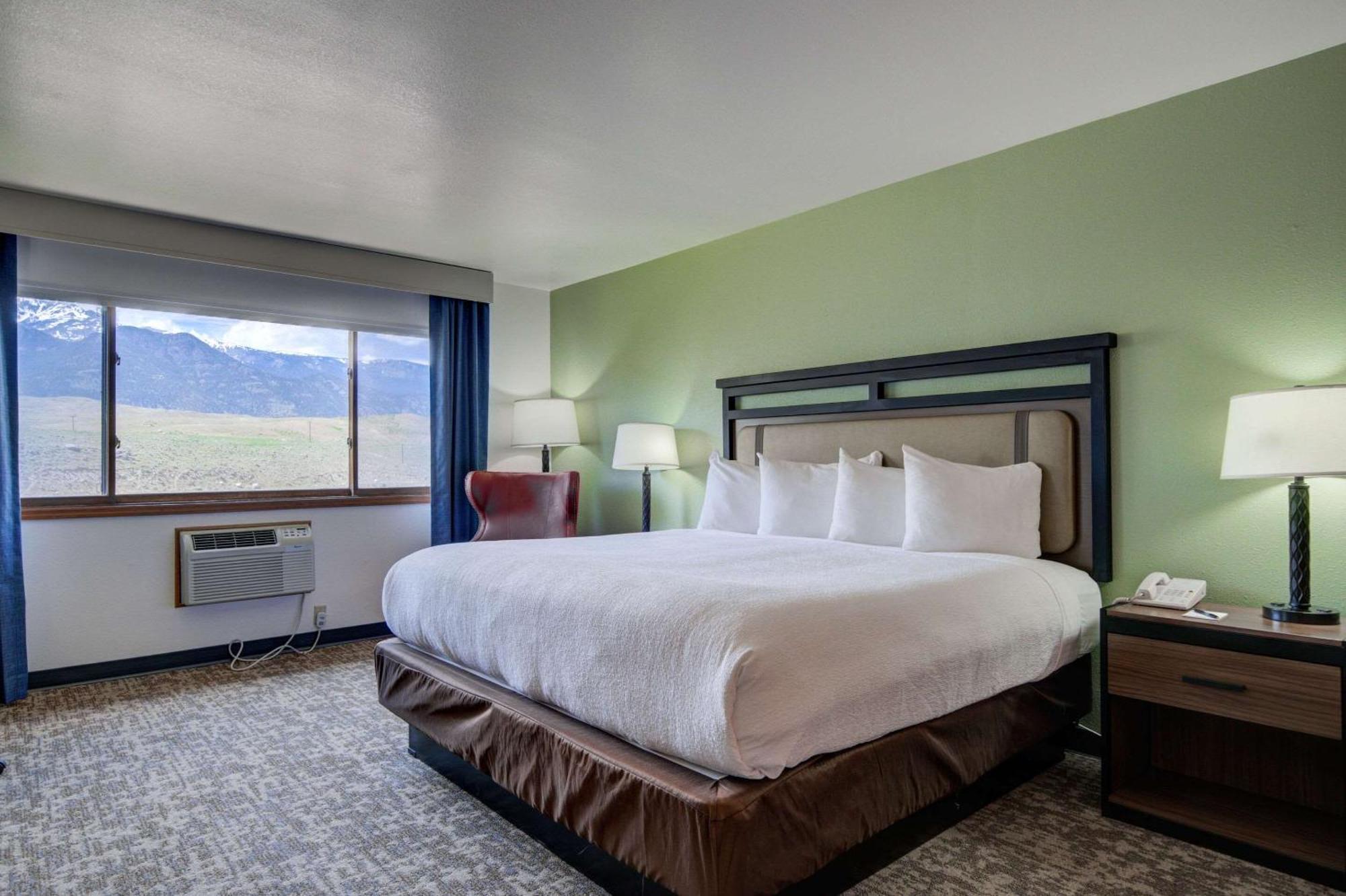 The Ridgeline Hotel At Yellowstone, Ascend Hotel Collection Gardiner Bagian luar foto