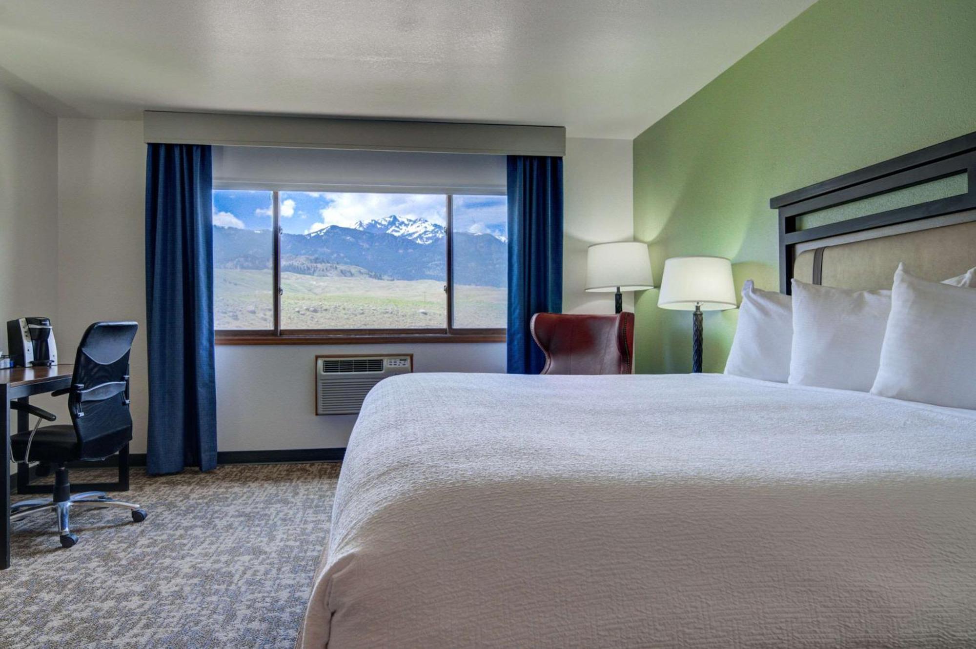 The Ridgeline Hotel At Yellowstone, Ascend Hotel Collection Gardiner Bagian luar foto