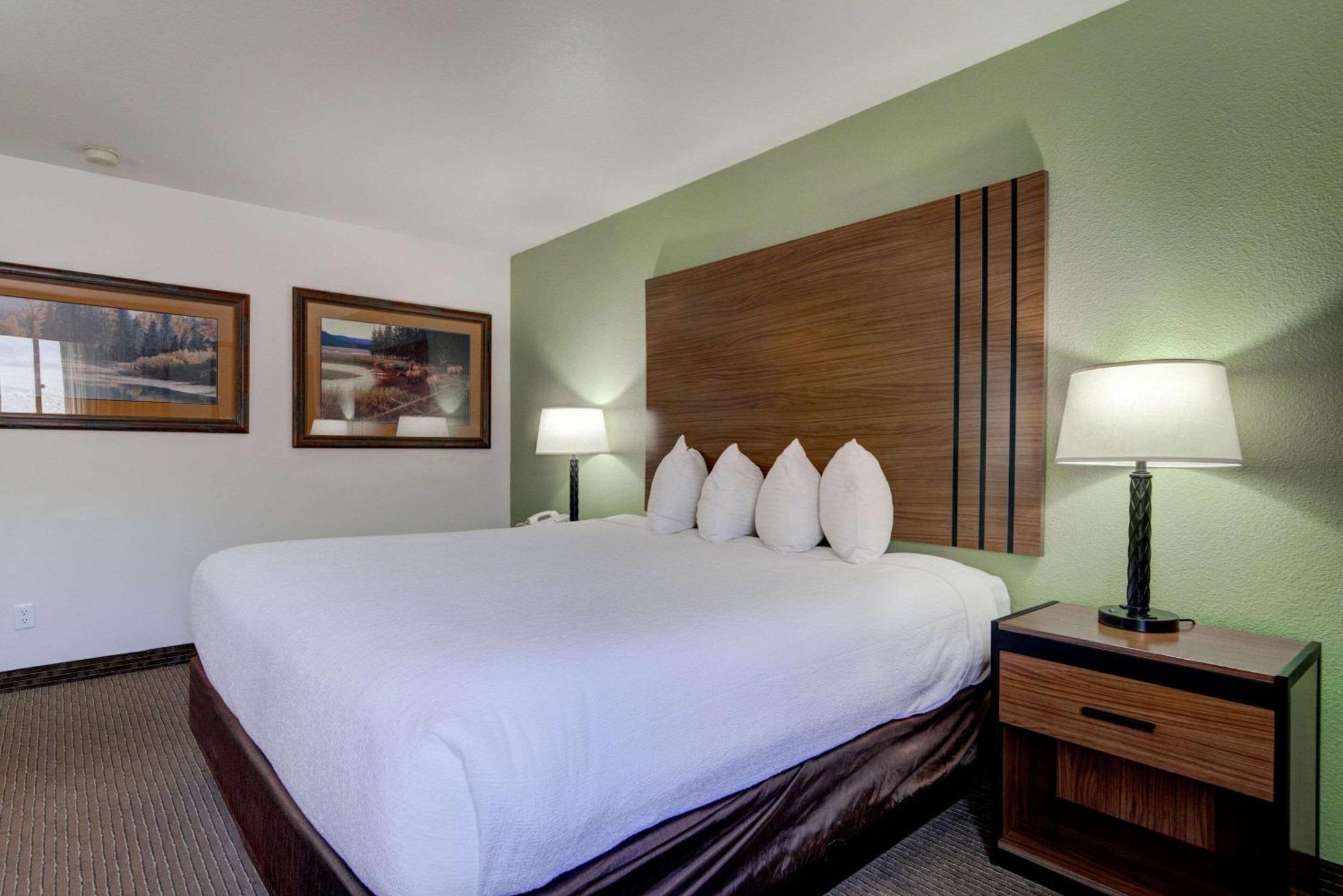 The Ridgeline Hotel At Yellowstone, Ascend Hotel Collection Gardiner Bagian luar foto