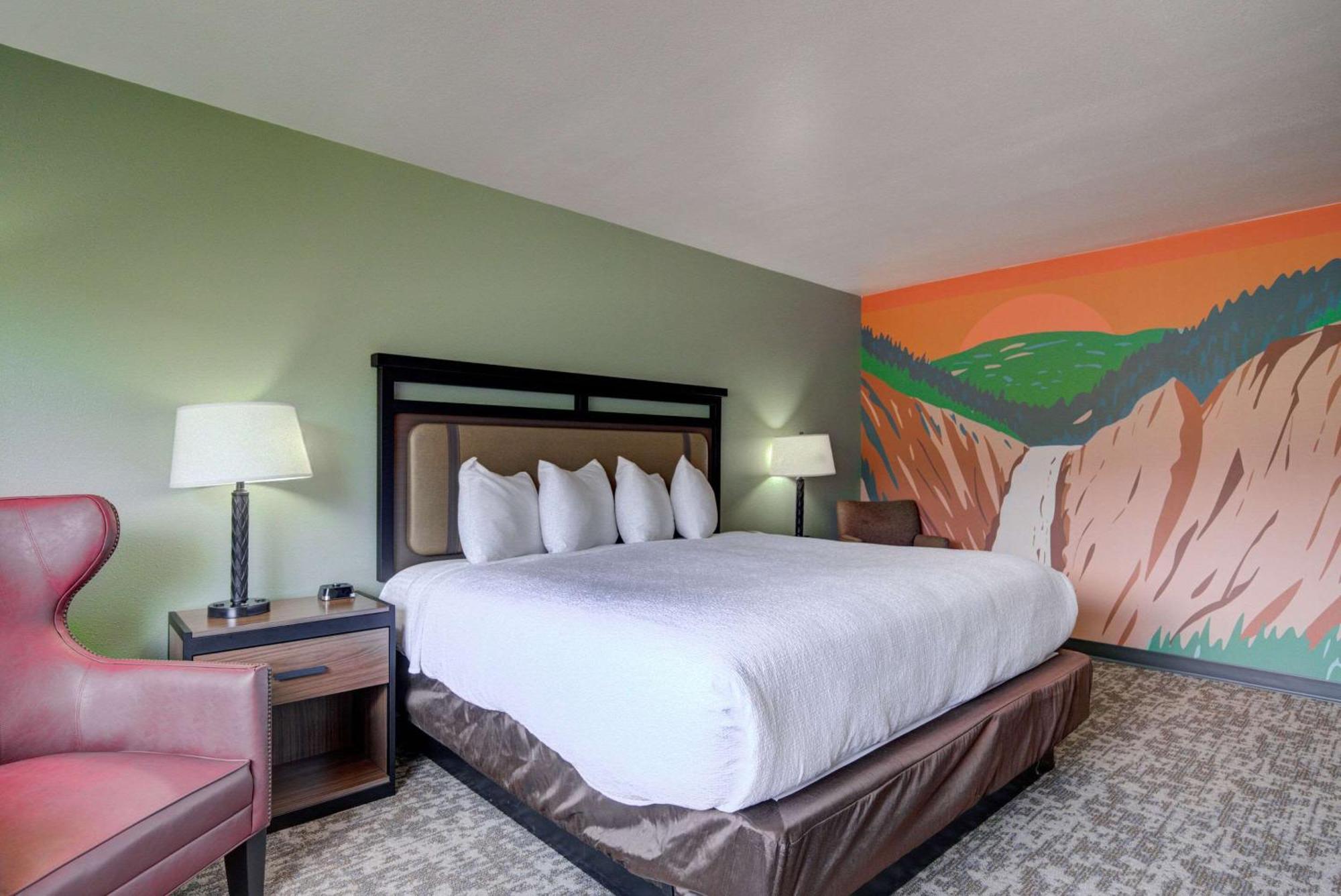 The Ridgeline Hotel At Yellowstone, Ascend Hotel Collection Gardiner Bagian luar foto