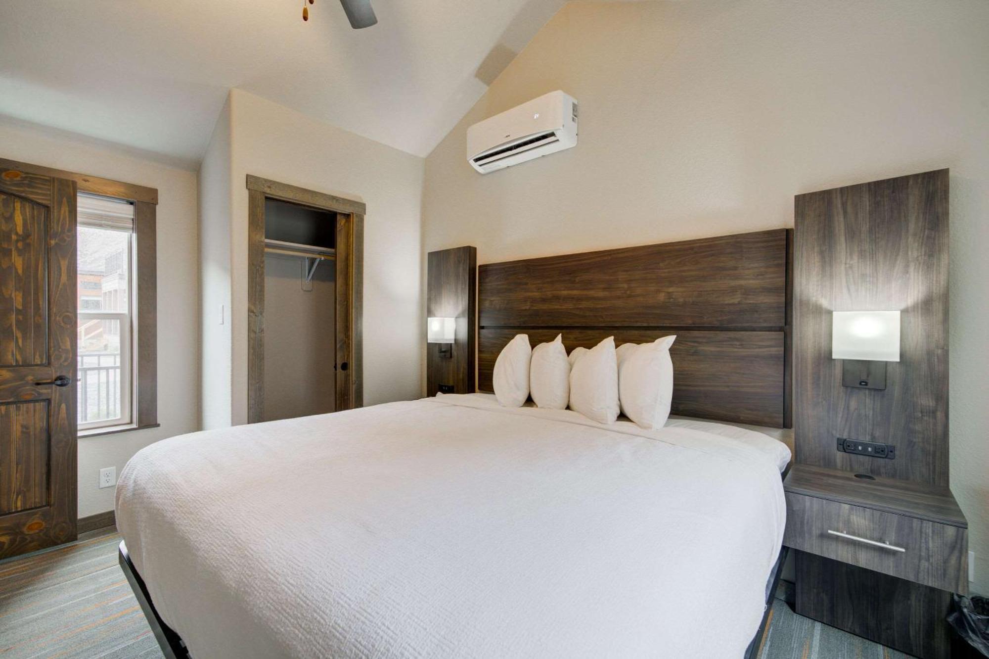 The Ridgeline Hotel At Yellowstone, Ascend Hotel Collection Gardiner Bagian luar foto