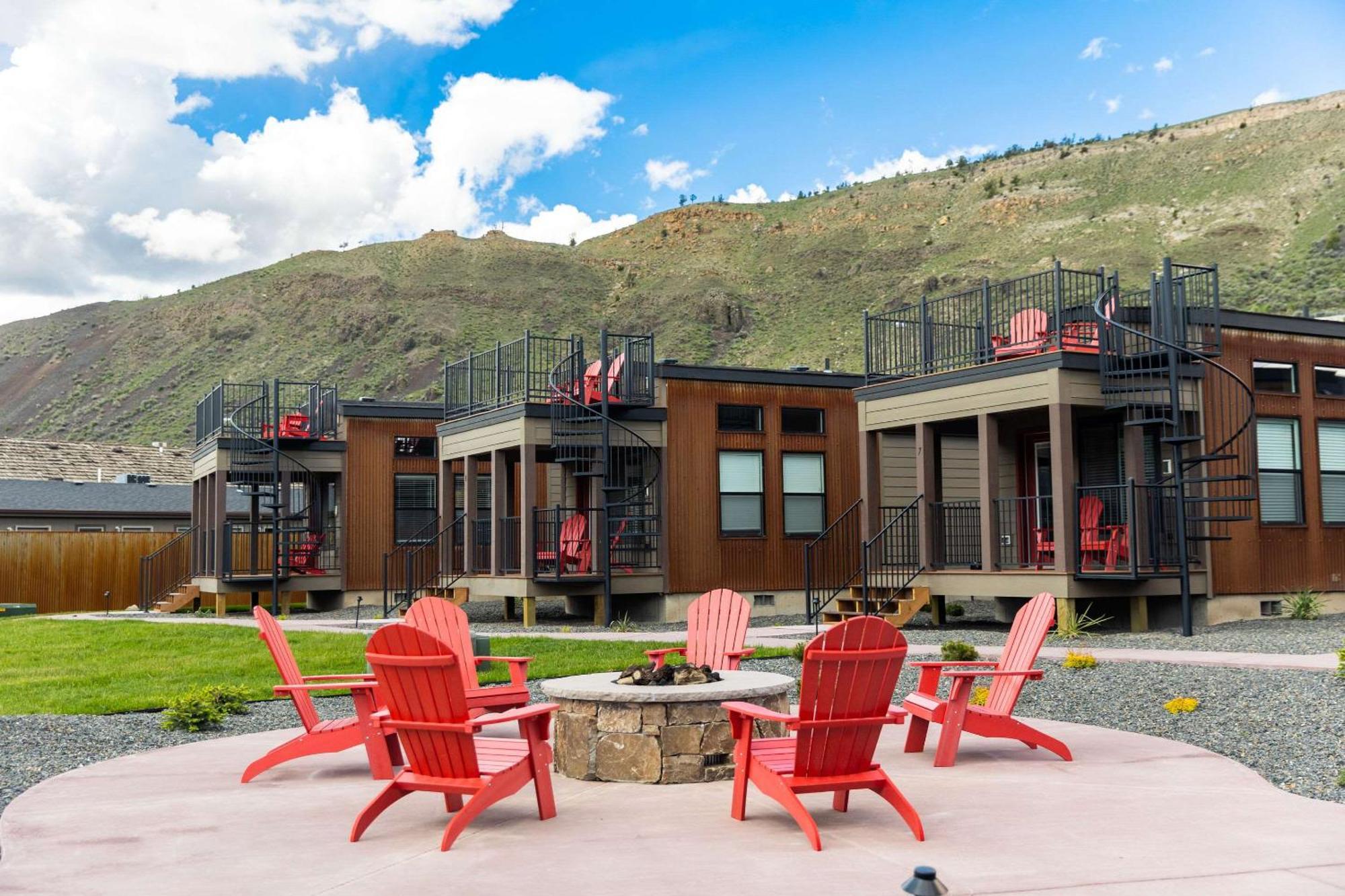 The Ridgeline Hotel At Yellowstone, Ascend Hotel Collection Gardiner Bagian luar foto