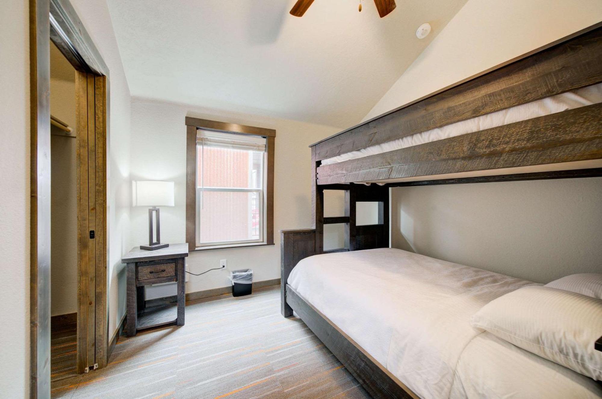 The Ridgeline Hotel At Yellowstone, Ascend Hotel Collection Gardiner Bagian luar foto