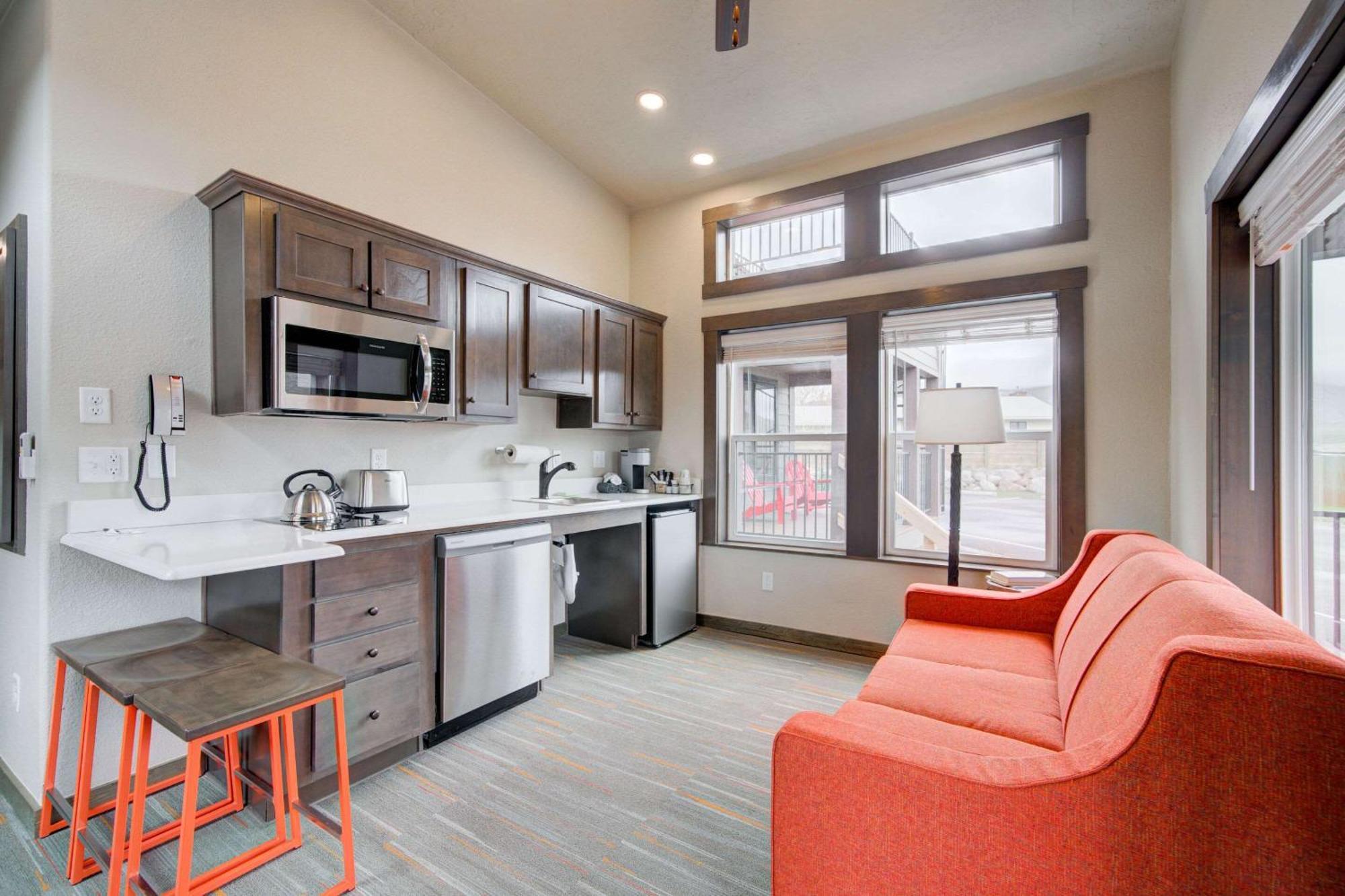 The Ridgeline Hotel At Yellowstone, Ascend Hotel Collection Gardiner Bagian luar foto